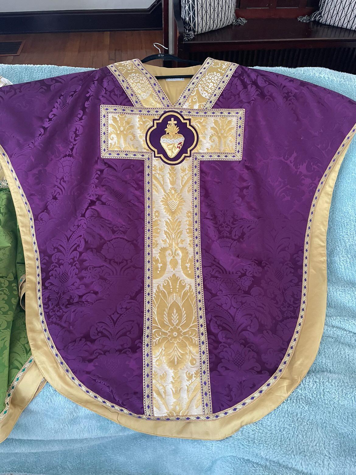Sacred Heart Appliqué – Hand-Embroidered Bullion Work for Catholic Vestments