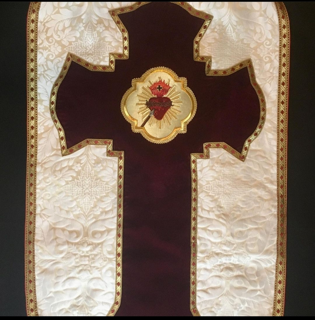 Sacred Heart Hand-Embroidered Liturgical Appliqué – Gold Fabric Background
