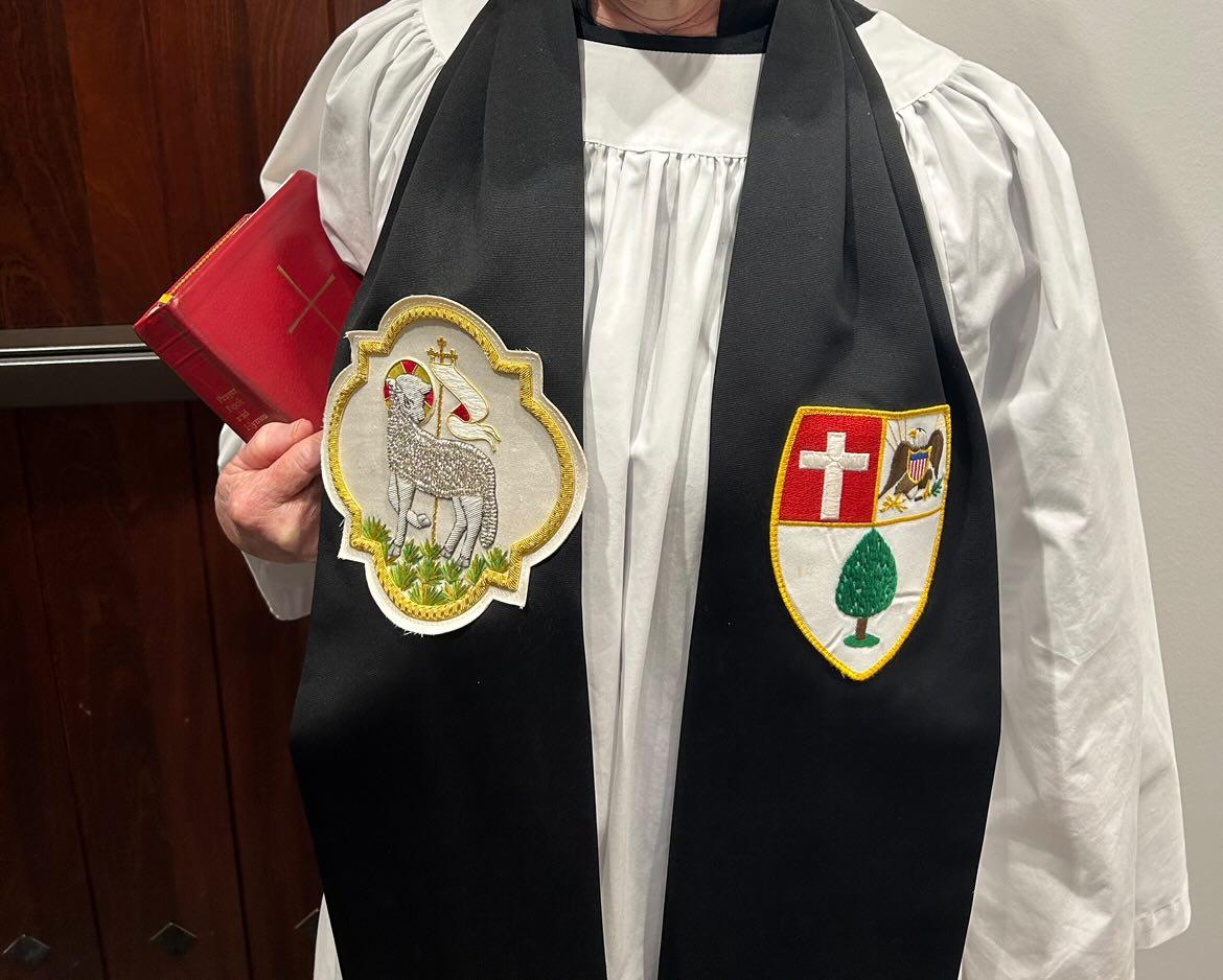 Agnus Dei (Lamb of God) Emblem for Catholic Vestments Sewn On Velvet