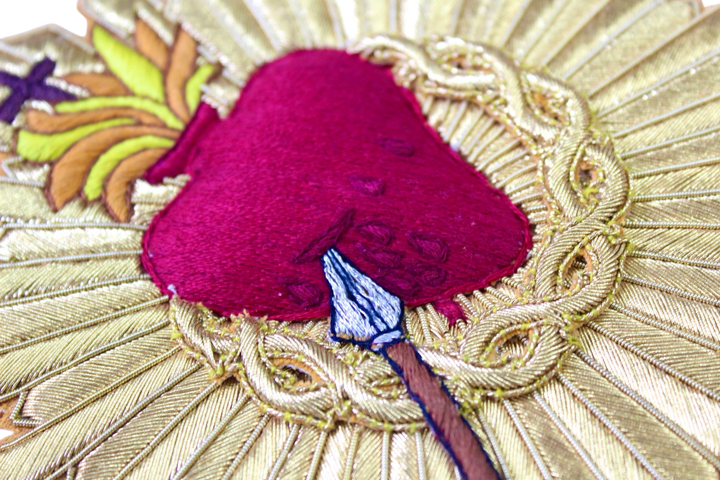 Sacred Heart With Rays Hand-Embroidered Bullion Appliqué Cut Close