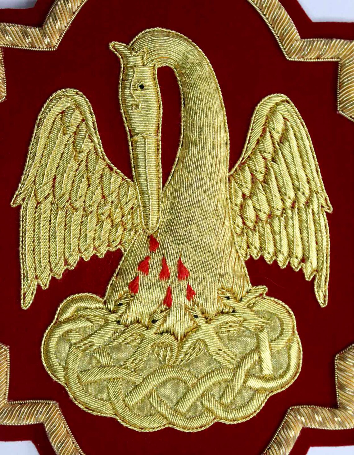 Hand-Embroidered Pelican Emblem Appliqué – Gold Bullion Wire for Catholic Vestments