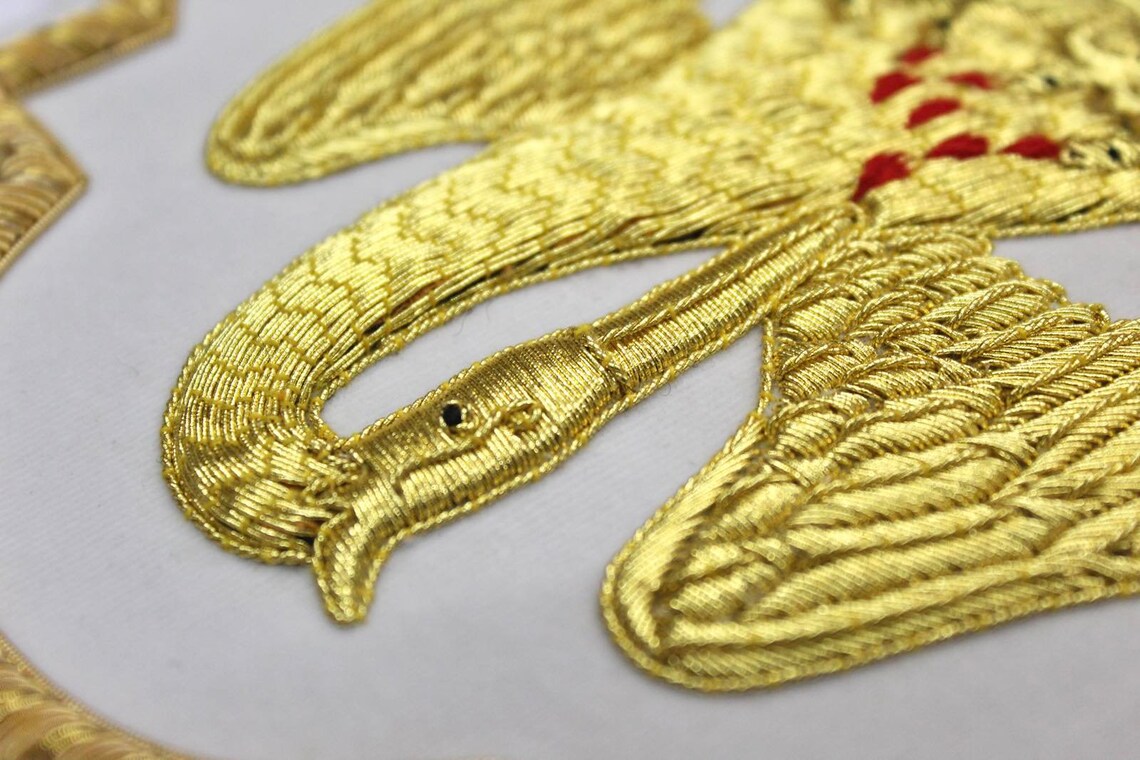 Hand-Embroidered Pelican Emblem Appliqué – Gold Bullion Wire for Catholic Vestments