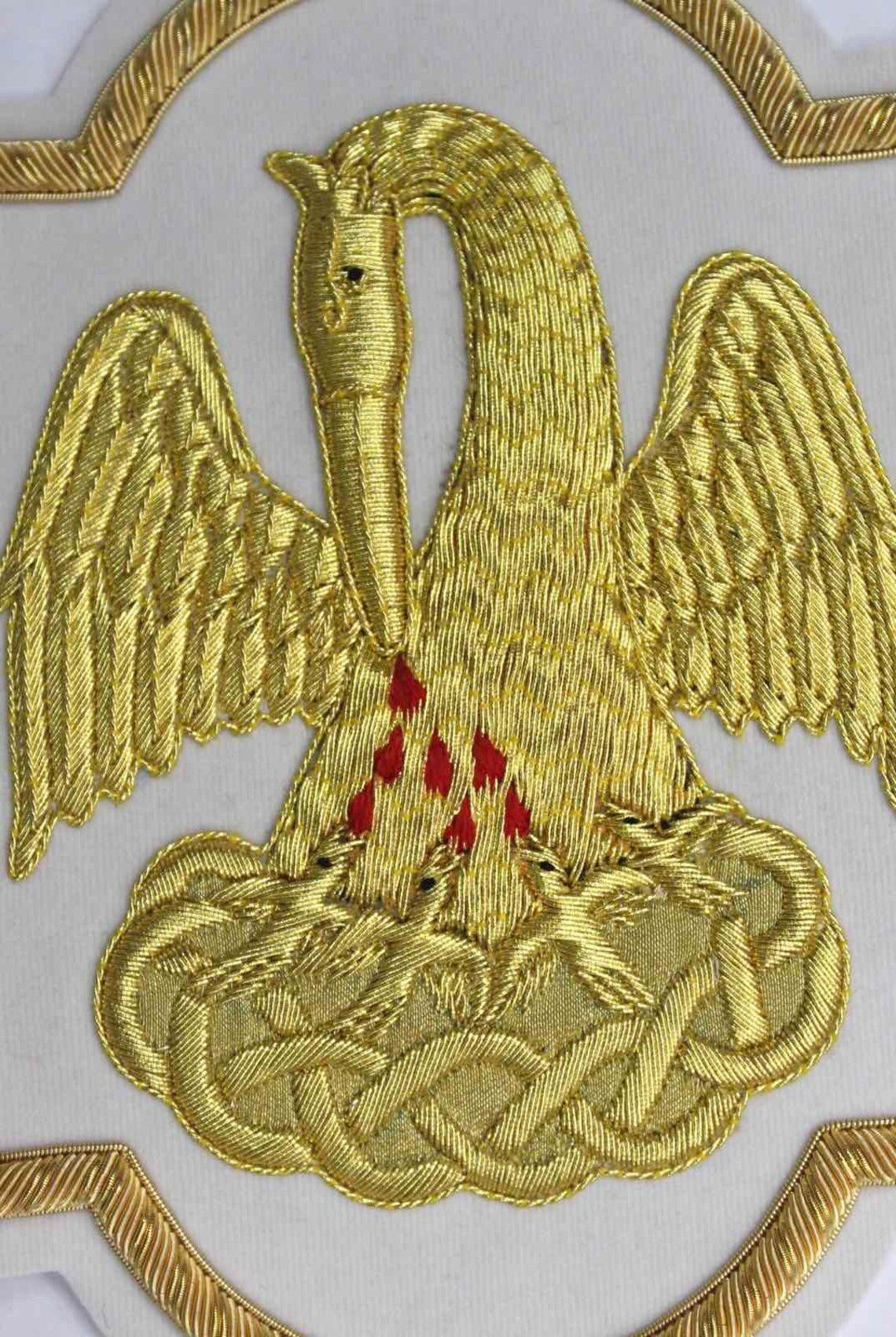 Hand-Embroidered Pelican Emblem Appliqué – Gold Bullion Wire for Catholic Vestments