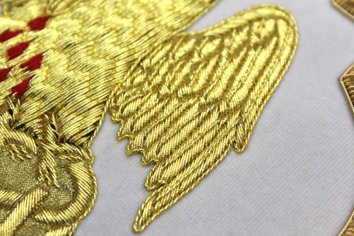 Hand-Embroidered Pelican Emblem Appliqué – Gold Bullion Wire for Catholic Vestments