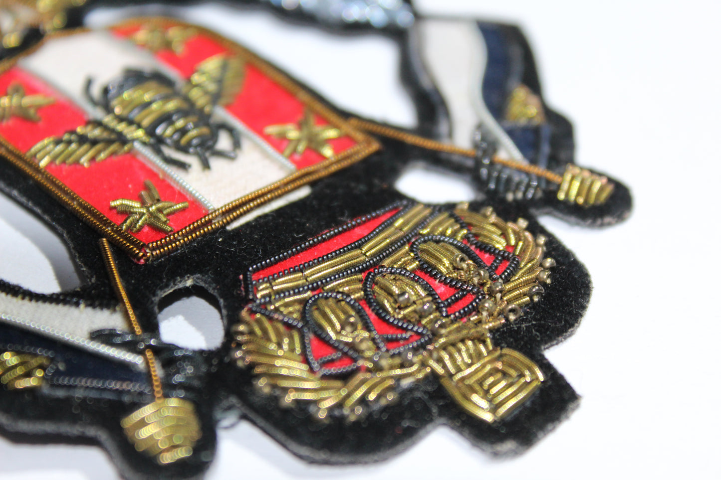 Hand-Embroidered Royal Crest Bee Patch – Gold &amp; Silver Bullion Wire (10x10 cm)
