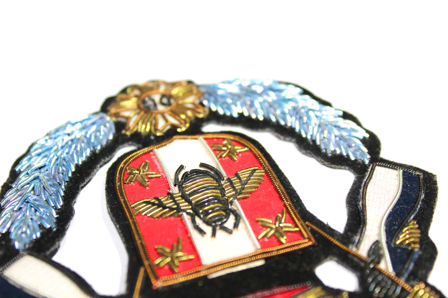 Hand-Embroidered Royal Crest Bee Patch – Gold &amp; Silver Bullion Wire (10x10 cm)